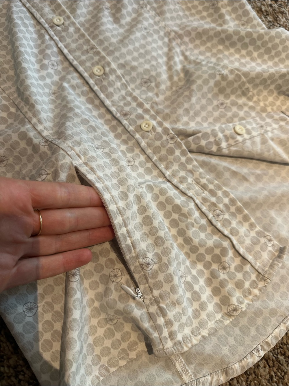 The North Face women’s light gray short-sleeve button-up shirt - Picture 9 of 11